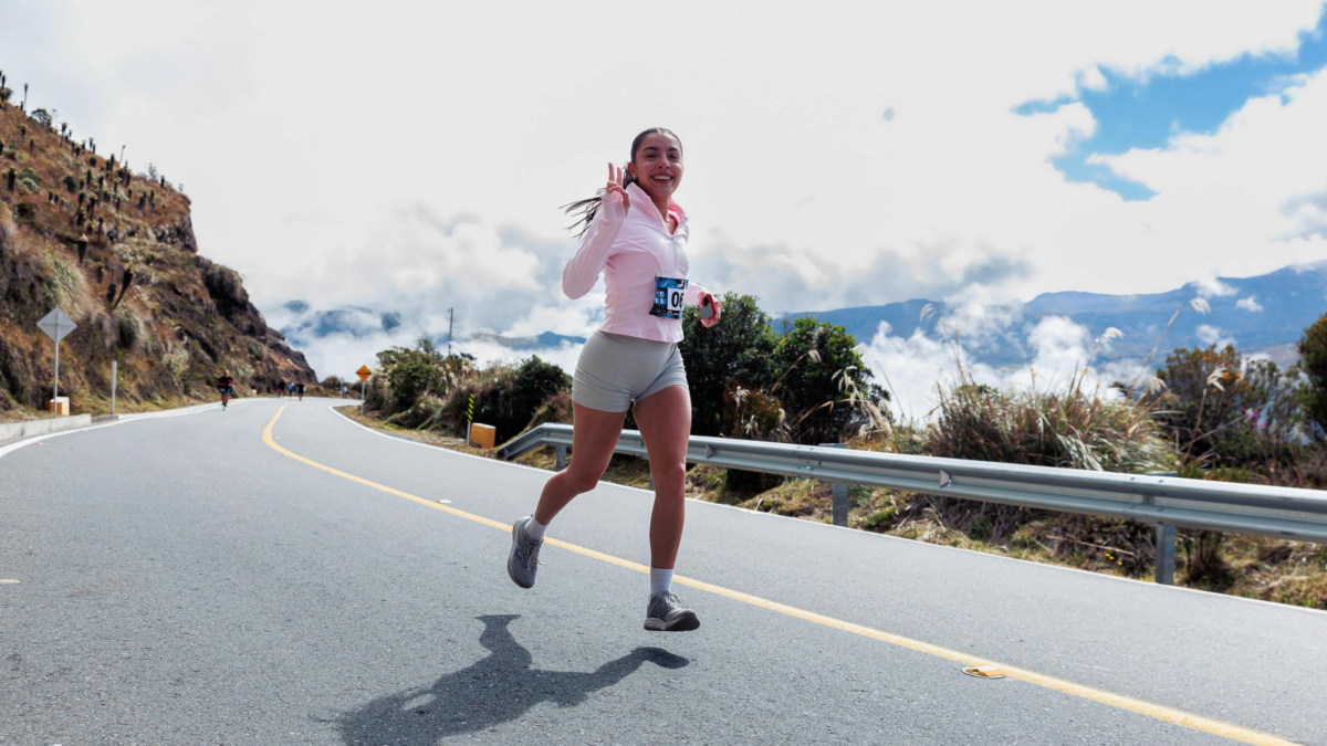 woman running. common running injuries