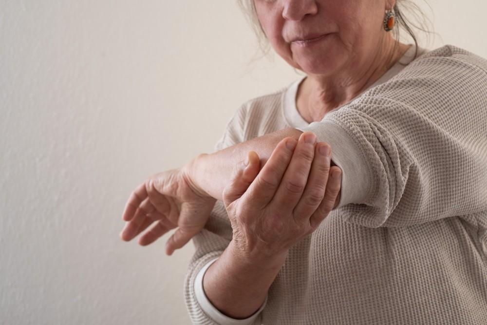 Does Cold Weather Really Make Joint Pain Worse?